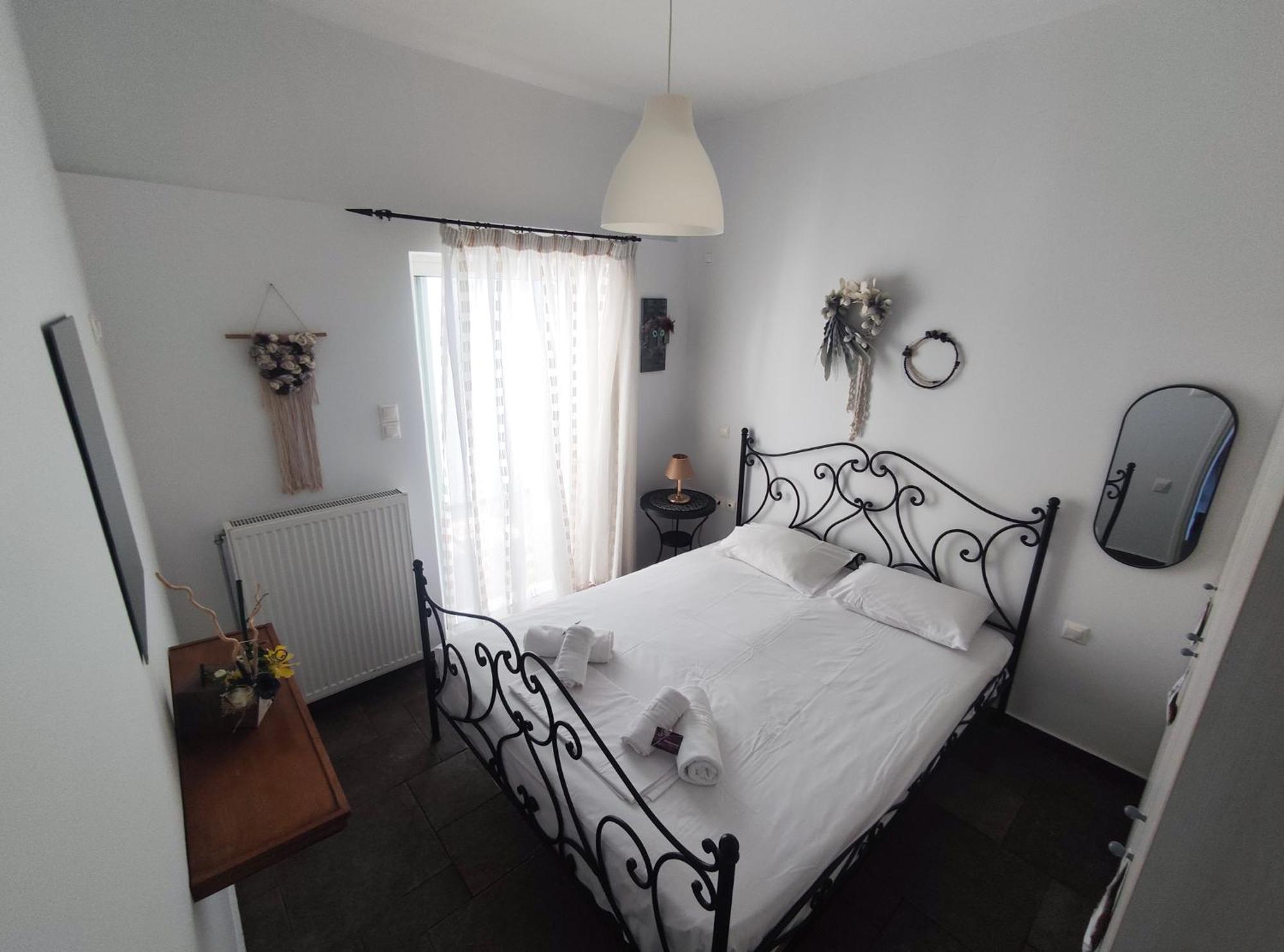 Portolos Apartments - Filiatro วาธี ภายนอก รูปภาพ